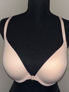 Victoria’s Secret Where Everywhere Front-Close Embroidered/Light Pink - 32DD